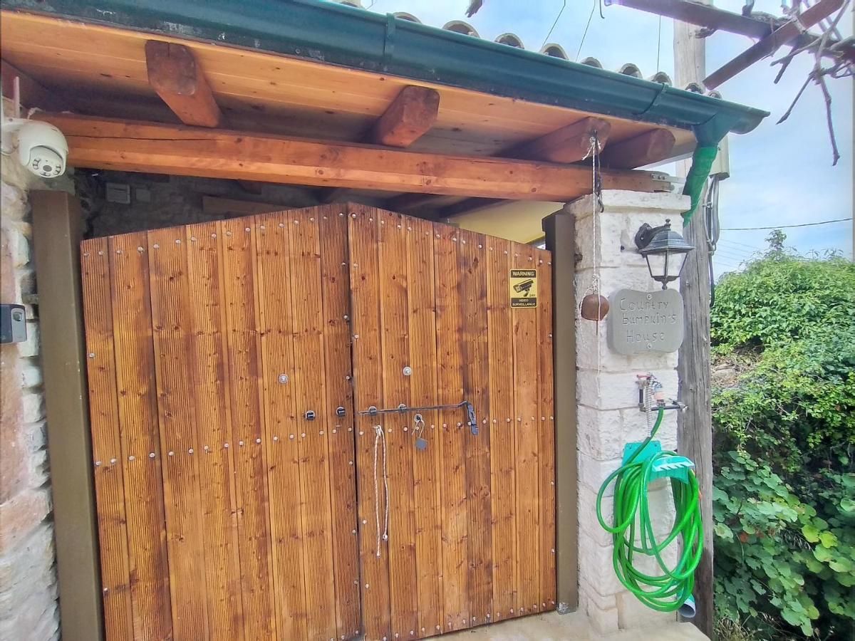 Villa Country-Bumpkin'S House Karyotikon Exterior foto